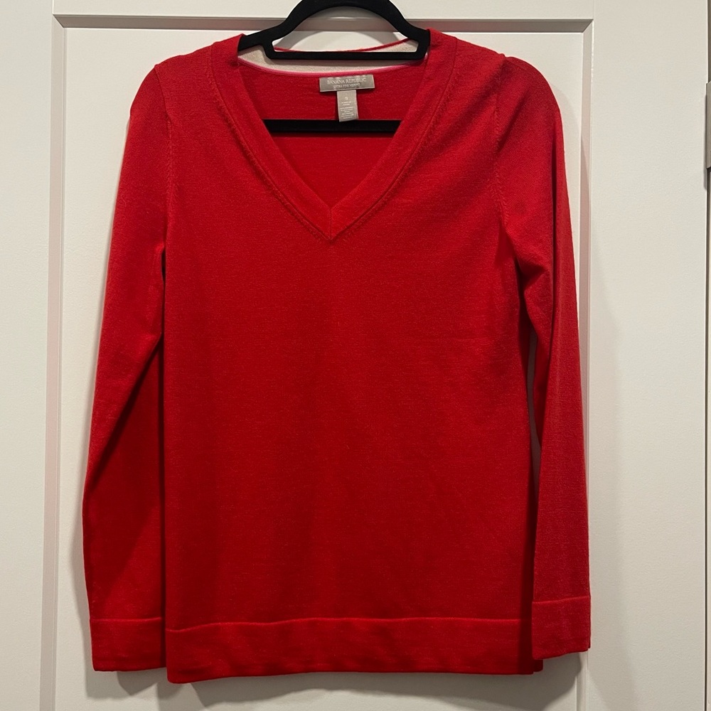 Banana Republic Extra Fine Merino Wool Light Sweater Red V Neck Size S
